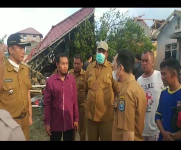 Peninjauan dan Persiapan Distribusi Bantuan Tanggap Darurat Bagi Warga Korban Bencana Alam Angin Puting Beliung di Desa Kebintik .