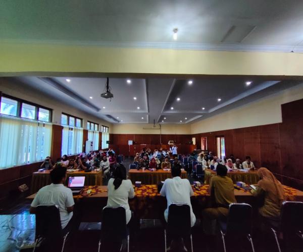 Terapkan Digitalisasi Dalam Penanganan PMKS, DINSOSPMD Berikan Sosialisasi Kepada PSM dan TKSK. 