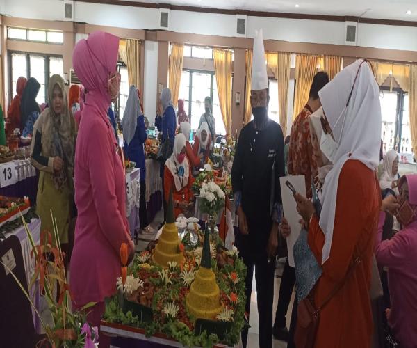 Pemenang Lomba Kreasi Menghias Tumpeng dan Cipta Menu Olahan Ikan pada Pesta Rakyat TP.PKK Peringati Ke 77 HUT Kemerdekaan RI. 