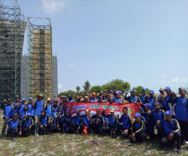 Tagana Babel Tanam Bakau dan Cemara di Terentang Koba