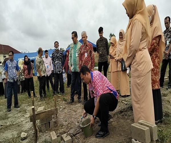 Awal Februari 2023, Peletakan Batu Pertama Tanda Pembangunan Lapak UMKM  Usaha Dharma Wanita DINSOSPMD Dimulai