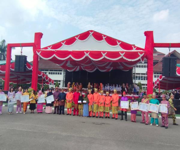 HUT Ke 23 Provinsi Kepulauan Bangka Belitung, Pemerintahan Provinsi Menyerahkan Penghargaan Di Bidang Sosial dan Pemberdayaan Masyarakat Desa