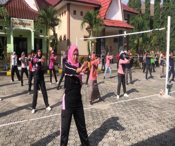 Senam Sehat, Bazar Mini dan Pemeriksaan Kesehatan DWP awali bulan penuh kasih sayang.