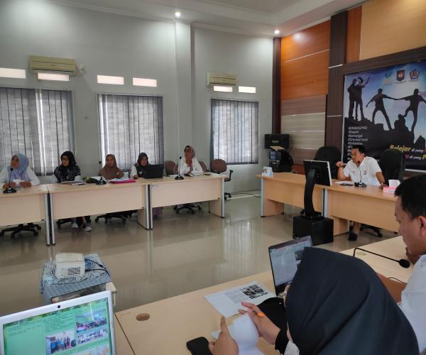 Tingkatkan Kualitas Pegawai PNS dan Honorer Bidang Pemerintahan Desa Melalui Rapat Evaluasi