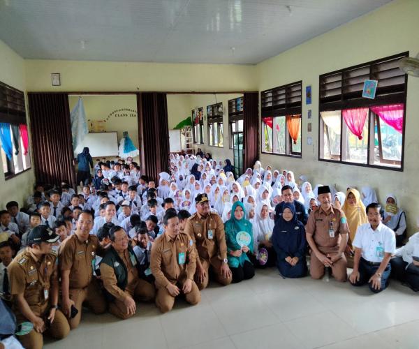 Hadir Menjadi Guru Tamu Di SMP Negeri 1 Puding Besar, Pj Gubernur Berikan Pesan Motivasi.