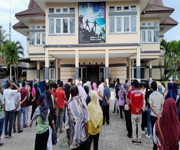 Pegawai Terbaik September. Suryadi Amanatkan Untuk Tingkatkan Kinerja