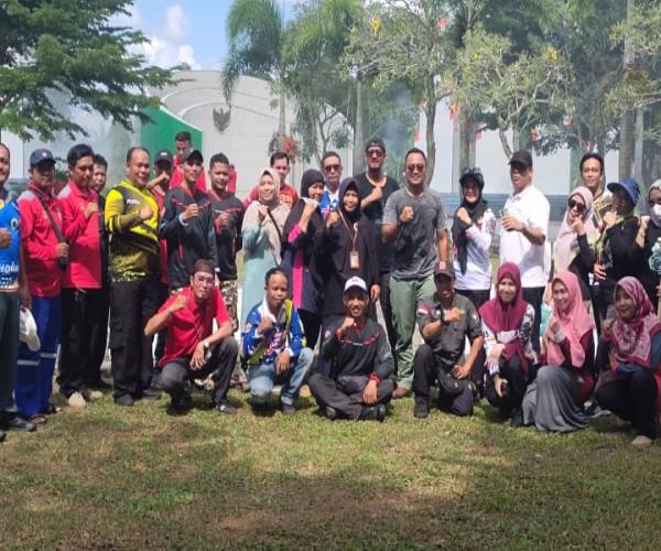 Kerja Bakti Serentak di Taman Makam Pahlawan