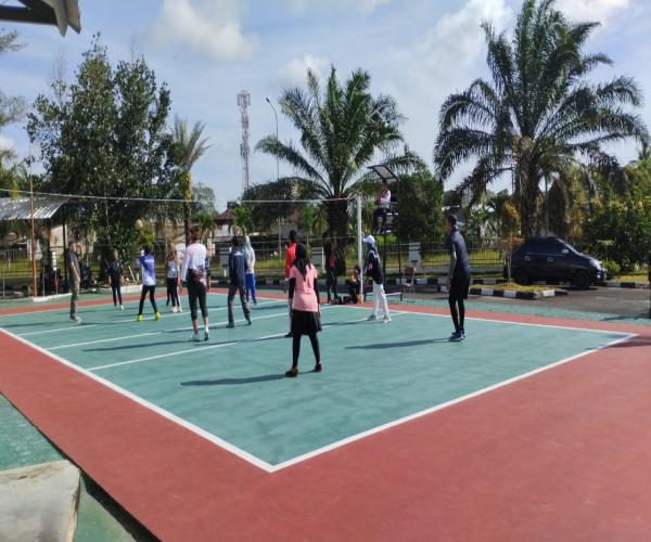 Dua Instansi Bertanding dalam Laga Persahabatan: DinsosPMD vs Setwan Babel