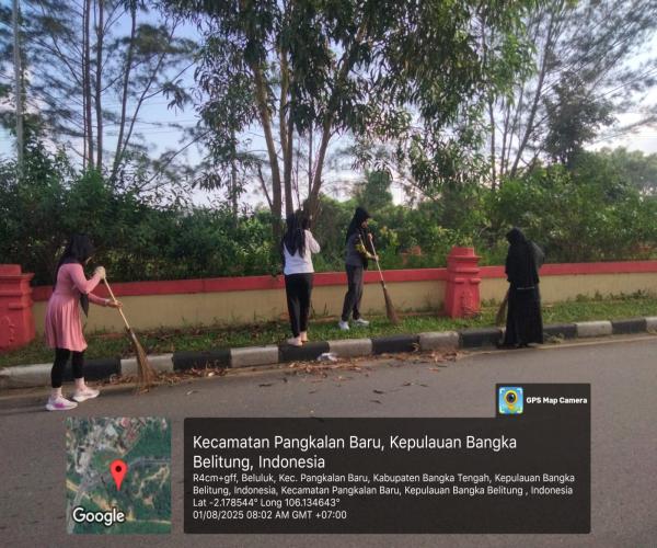 Kegiatan Kerja Bakti Gerakan Jumat Bersih  Dan Pemeriksaan Kesehatan DINSOSPMD
