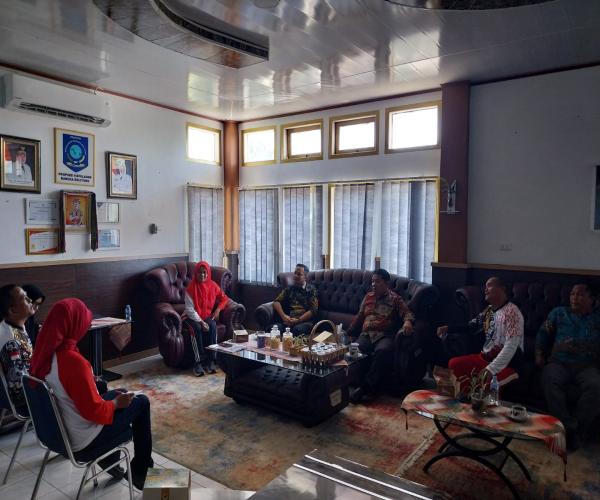 Plt Kepala DINSOSPMD Wiji Wijayanti Terima Kunjungan Kerja Ketua PANSUS DPRD Kab.Basel Bahas Mengenai Desa