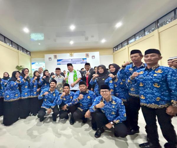 Pengangkatan 14 Pegawai PPPK Paruh Waktu UPTD Panti Sosial Laras Hijrah Oleh Gubernur Kep.Bangka Belitung, Hidayat Arsani