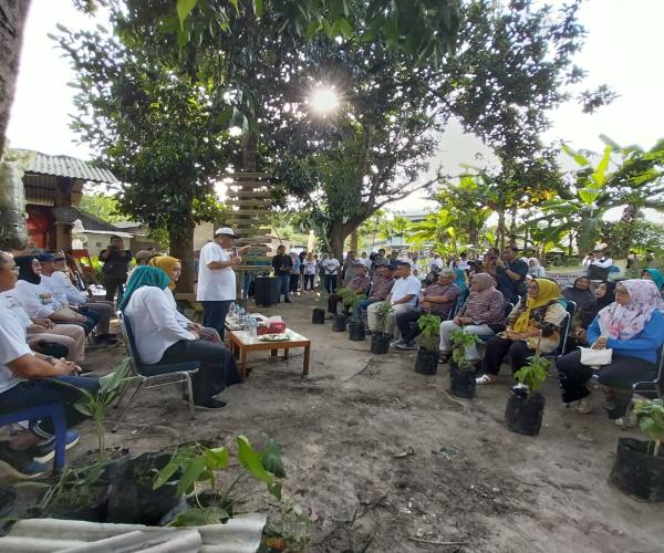 Dukung Upaya Tingkatkan Ketahanan Pangan Lokal Berbasis Partisipasi Pemberdayaan Keluarga, Gubernur Kembali Bagikan 6.203 Bibit Cabai Rakyat “ GENCAR” Kepada Warga