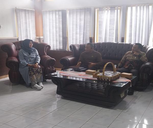 Konsultasi Perihal Penyelenggaraan Program Jaminan Sosial, Plt Kepala Dinas Sosial PMD Terima Audiensi Komisi I DPRD Kab.Bangka Tengah