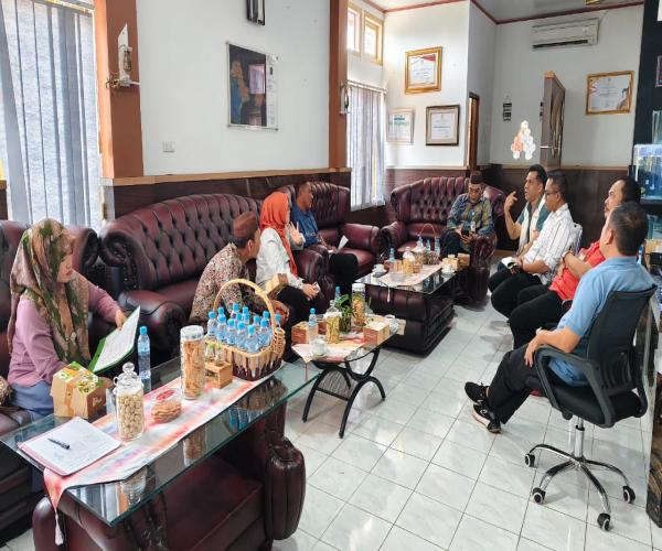 Plt Kepala Dinas Sosial PMD Terima Audiensi Anggota Komisi I DPRD Kab.Bangka Tengah, Bahas Upaya Sinergitas dan Kolaborasi Dalam Penanganan Masalah Sosial