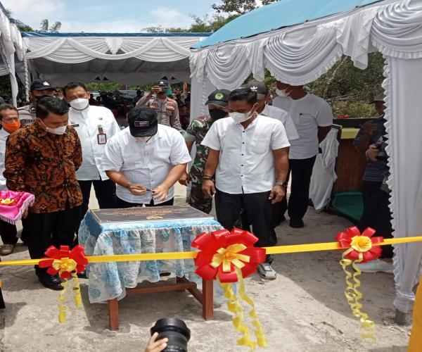 Masyarakat Desa Bantan “Pukau” Gubernur dengan membangun Tambatan Perahu Hasil Gotong Royong