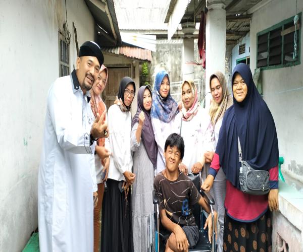 Ceria Fadhil Diatas Kursi Roda Baru