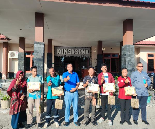 6 ASN 2 PHL terima Reward Pembinaan Agustus & September, KadinsosPMD Pesan Jaga Konsistensi