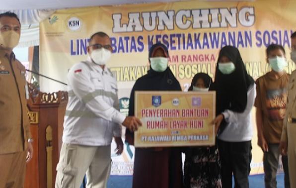 Penyerahan bantuan rumah layak huni kepada pemerlu pelayanan kesejahteraan sosial dari pihak donatur/mitra/stakeholder DINSOSPMD Provinsi Kep. Bangka Belitung Penyerahan bantuan rumah layak huni kepada pemerlu pelayanan kesejahteraan sosial dari pihak donatur/mitra/stakeholder DINSOSPMD Provinsi Kep. Bangka Belitung