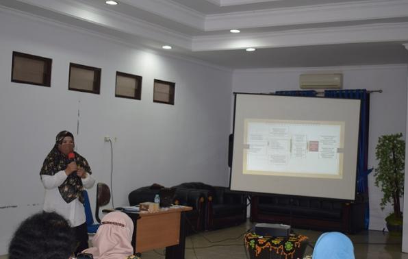 Kabid K2PMD Nurul Huda saat memberikan arahan berkenaan Peran LKD POSYANDU sebagai unit layanan kesehatan dasar 