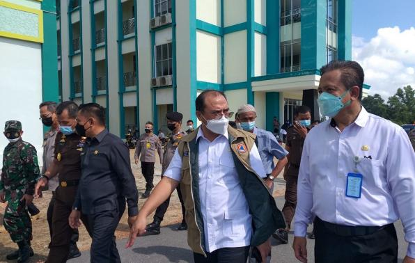 Peninjauan tempat isolasi terpadu bagi pasien COVID19 Peninjauan tempat isolasi terpadu bagi pasien COVID19
