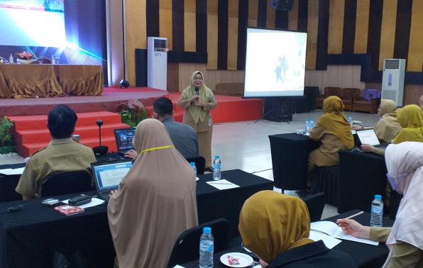 Kepala BKPSDMD Provinsi Kep.Bangka Belitung, Susanti saat menyampaikan materi perihal Kebijakan dan Simplifikasi Regulasi Jabatan Fungsional Kepala BKPSDMD Provinsi Kep.Bangka Belitung, Susanti saat menyampaikan materi perihal Kebijakan dan Simplifikasi Regulasi Jabatan Fungsional