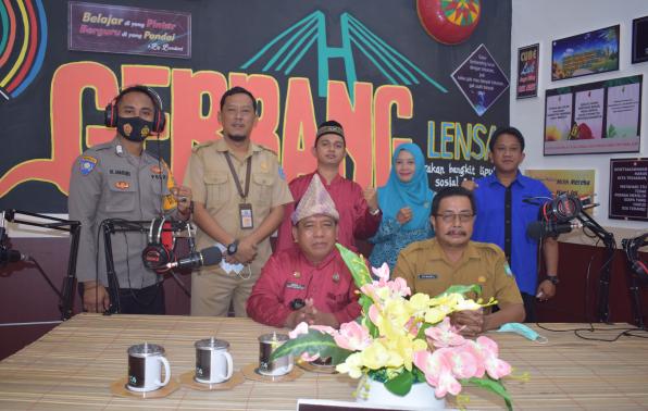 Tim peserta lomba desa dari desa mentawak kabupaten belitung timur. 