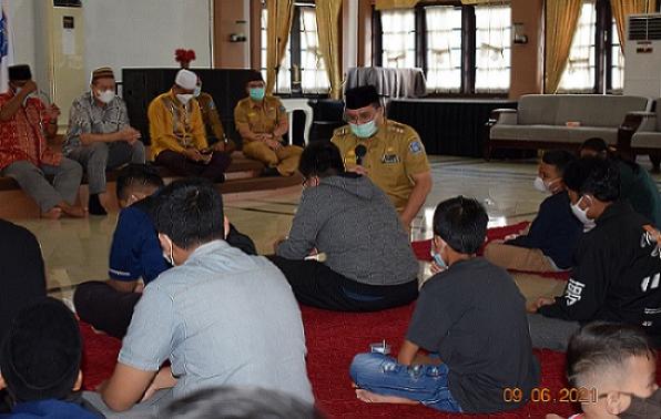 Gubernur Erzaldi membangun keceriaan anak-anak yatim/piatu/yatim piatu karena Covid19