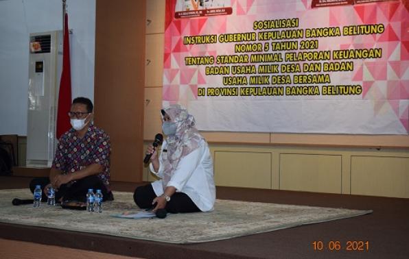 Kabid Kelembagaan, Kerjasama, Pembangunan Desa dan Pemberdayaan Masyarakat, Ibu Nurul Huda dan Pemateri/Praktisi BUMDesa, Romulus Marpaung