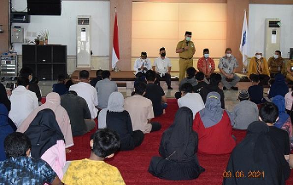 Gubernur Erzaldi membangun keceriaan anak-anak yatim/piatu/yatim piatu karena Covid19 Gubernur Erzaldi membangun keceriaan anak-anak yatim/piatu/yatim piatu karena Covid19
