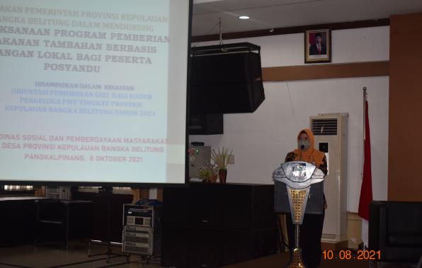 Kepala bidang kelembagaan kerjasama pembangunan desa DINSOSPMD Provinsi Kep. Babel memberikan arahan dan sambutan pada kegiatan Orientasi Pendidikan Kesehatan dan Gizi 