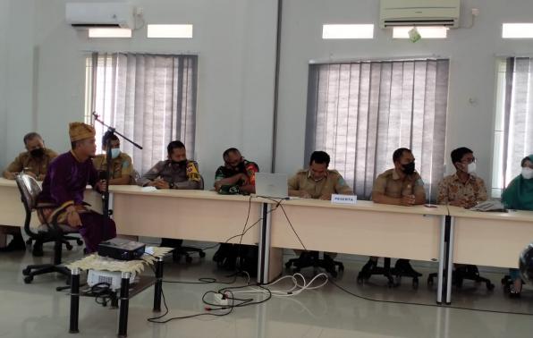 Tim peserta dari desa pemali kabupaten bangka saat memaparkan materinya. Tim peserta dari desa pemali kabupaten bangka saat memaparkan materinya.