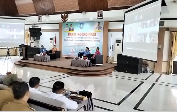 Pj.Gubernur Suganda Pandapotan Pasaribu melalui sambung via zoom menyampaikan pengarahannya kepada kepada kepala desa Se Bangka Belitung saat kegiatan Rapat Koordinasi hari ini senin (17/07) di ruang mahligai rumah dinas gubernur, Air Itam-Pangkalpinang Pj.Gubernur Suganda Pandapotan Pasaribu melalui sambung via zoom menyampaikan pengarahannya kepada kepada kepala desa Se Bangka Belitung saat kegiatan Rapat Koordinasi hari ini senin (17/07) di ruang mahligai rumah dinas gubernur, Air Itam-Pangkalpinang