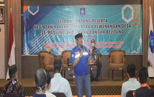 Kadin Sosial PMD Kep. Bangka Belitung, Budi Utama saat memberikan pengarahan berkenaan dengan penetapan penegasan batas desa pada RAKERNIS Kewenangan Desa 