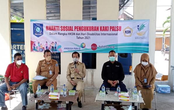 Wakil Gubernur Abdul Fatah saat memberikan pengarahan dan sekaligus meninjau kegiatan Giat Sosial Jelang Peringatan HKSN 