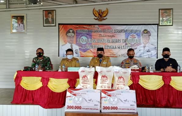 Penyerahan BANPRES dan BANSOS