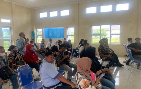 Anggota BPD Beltim saat studi lapangan dan mendapatkan pengarahan dari pihak UPTD BPi Tanjung Kerasak Bangka Selatan berkenaan pembudidayaan udang vaname Anggota BPD Beltim saat studi lapangan dan mendapatkan pengarahan dari pihak UPTD BPi Tanjung Kerasak Bangka Selatan berkenaan pembudidayaan udang vaname