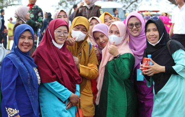 Kemeriahan Nuansa Kearifan Lokal Peringatan HARLA PANCASILA Ala Pegawai DINSOSPMD Kemeriahan Nuansa Kearifan Lokal Peringatan HARLA PANCASILA Ala Pegawai DINSOSPMD