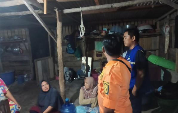 Pendataan warga korban bencana alam Desa Pangkalan Baru. Pendataan warga korban bencana alam Desa Pangkalan Baru.