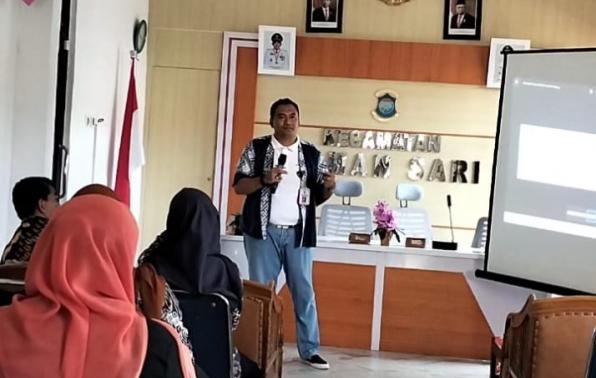 Kepala Dinas Sosial PMD, Budi Utama memberikan pengarahan kepada Tim Penanganan Stunting dan Penanganan Kemiskinan Ekstrem  Kecamatan  Taman Sari
