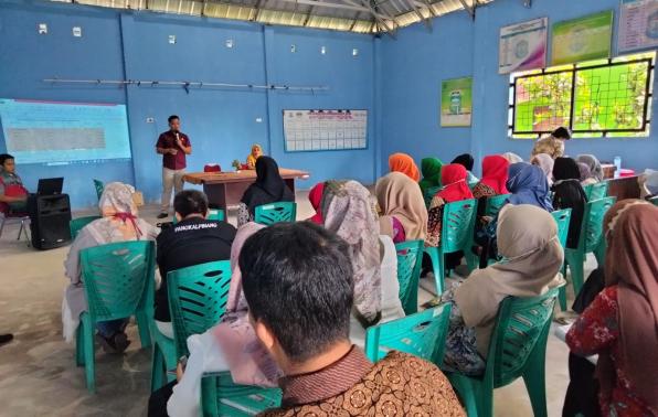 Tim Sosialisasi BANKEU Penanganan Stunting dan BANSOS Penanganan Kemiskinan Ekstrem DINSOSPMD Provinsi Kep.Bangka Belitung memberikan sosialisasi JUKNIS dan Pedoman BANKEU dan BANSOS kepada Tim Penanganan Stunting dan Kemiskinan Ekstrem Kecamatan Gerunggang