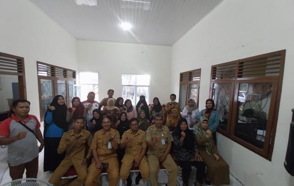 Foto bersama Tim BANKEU DINSOSPMD Provinsi dengan pihak kecamatan, kader posyandu, pemerintah desa, TKSK Kecamatan Simpang Rimba Kab.Bangka Selatan. Foto bersama Tim BANKEU DINSOSPMD Provinsi dengan pihak kecamatan, kader posyandu, pemerintah desa, TKSK Kecamatan Simpang Rimba Kab.Bangka Selatan.