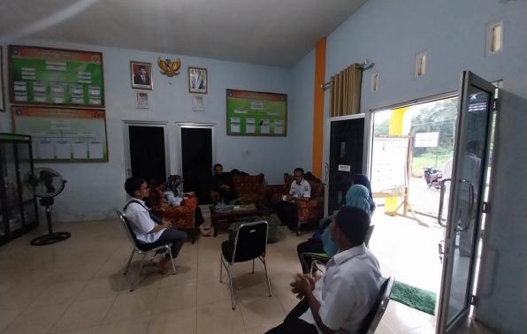 Tim Perencanaan DINSOSPMD melakukan monitoring terhadap pelaksanaan program prioritas DINSOSPMD yang dilaksanakan oleh pihak pemerintah desa. 