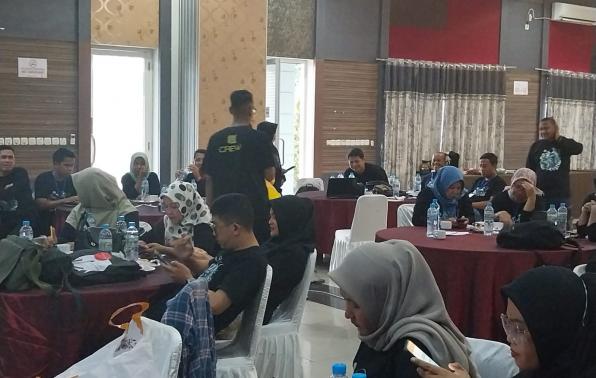 Pembekalan pembuatan konten video pada kegiatan Bimtek Publikasi dan Dokumentasi bagi pegawai Dinas Sosial dan PMD. Pembekalan pembuatan konten video pada kegiatan Bimtek Publikasi dan Dokumentasi bagi pegawai Dinas Sosial dan PMD.
