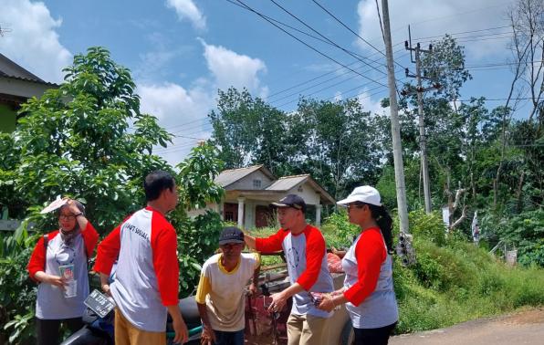 Giat PENSOS On The Street kepada warga lansia dan pemerlu layanan sosial lainnya.
