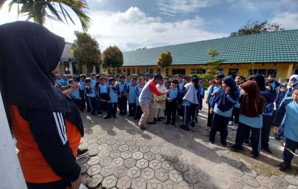 Giat PENSOS BERSAHABAT  - Pengenalan Pendidikan Karakter kepada siswa/i oleh JF Penyuluh Sosial Nusation A.Ks.M.Si