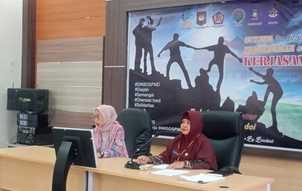 Penjelasan  teknis terkait Program Jaminan Sosial Ketenagakerjaan oleh Plt Sekretaris Sri Kusmala didampingi narasumber dari BPJS Ketenagakerjaan, Amelia Ulfah 