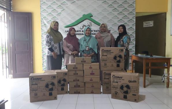 Penyerahan program bantuan rehabilitasi sosial anak pemerintah provinsi kepada pengurus LKSA/Panti Asuhan Anak