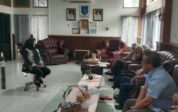 Rapat internal Plt Kepala Dinas Sosial PMD, Dora Wardani dengan seluruh pejabat administrator DINSOSPMD
