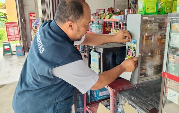 Pelaksanaan pengawasan terhadap praktik pengumpulan uang dan barang oleh petugas DINSOSPMD