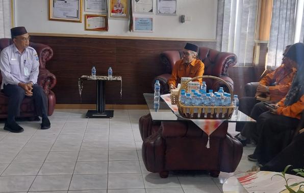 Kepala Dinas Sosial PMD, Darlan, menerima kunjungan kerja dan audiensi Kepala BPS Provinsi Kepulauan Bangka Belitung beserta dengan jajaran.